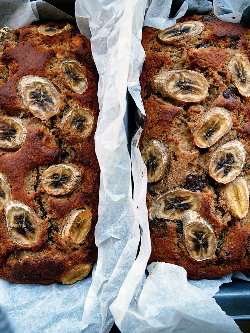 Banana-bread-green-kitchen-stories-chocolate-chips-mulberries-blog-recipe